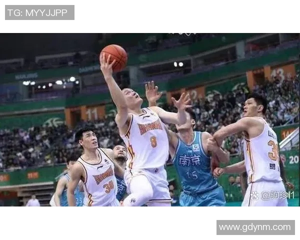 广州篮球队反击战术解析与实战应用探讨