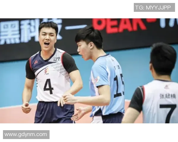 成都足球队在世界杯预选赛中以64分领跑积分榜展现强劲实力