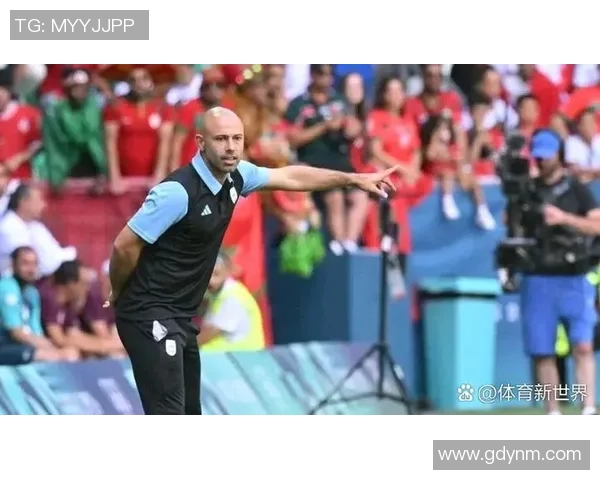 足球明星在比赛中意外受伤球迷心碎赛季前景堪忧